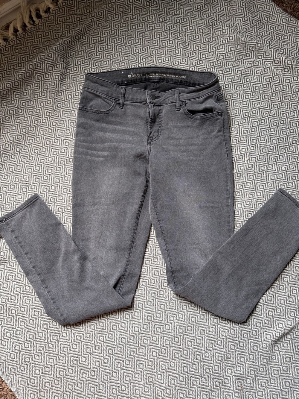 Old Navy Charcoal Super Skinny Jeggings - Picture 2 of 10